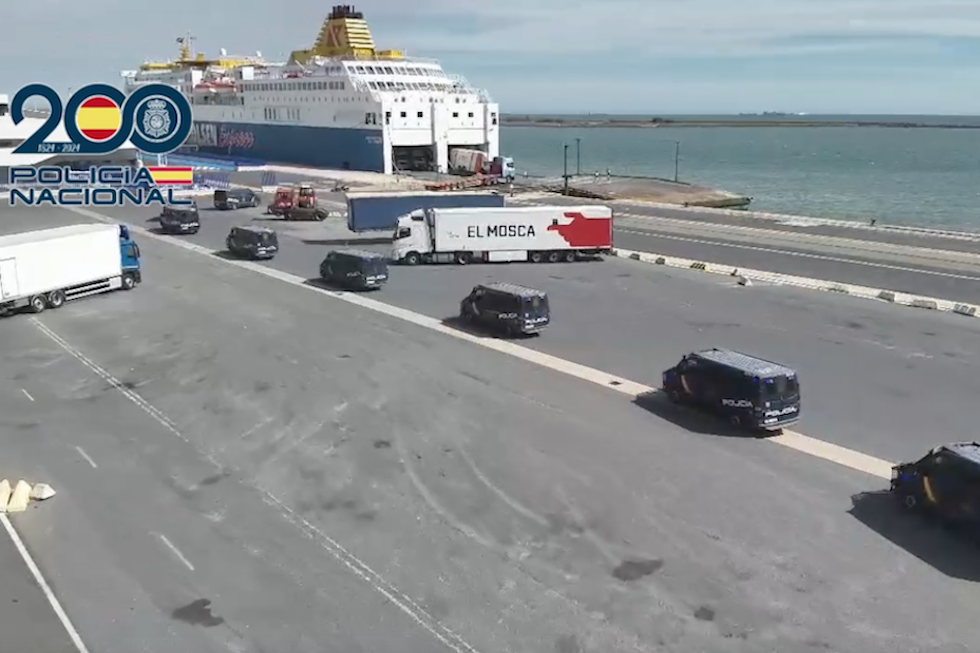 Embarque de un amplio operativo de la Polic&iacute;a Nacional hacia Canarias. Maspalomas Ahora