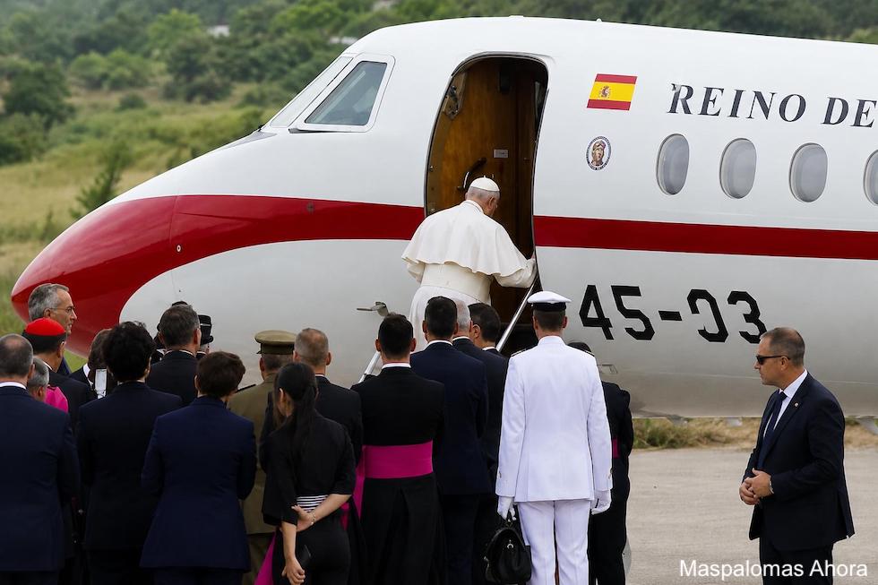 El papa accediedo al Falcin del. rey Felipe VI. MASPALOMAS AHORA