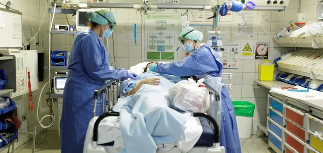 Enfermos de coronavirus en el Hospital Universitario de Canarias | Efe