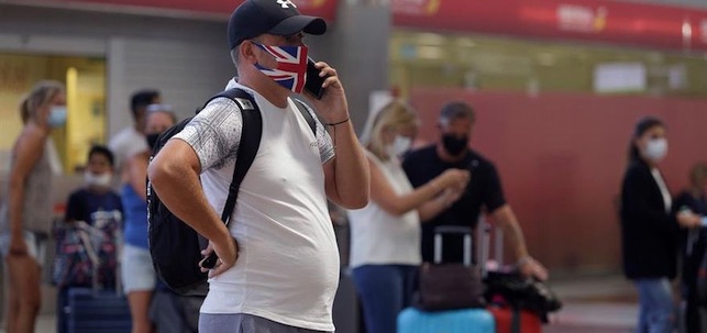Turista británico en aeropuert español | EFE