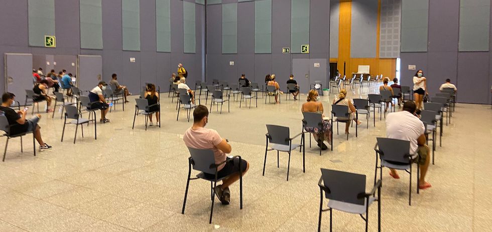 Momento posterior a la vacunaci&oacute;n en Expomeloneras.