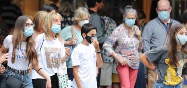 Limitar el n&uacute;mero de personas reunidas.