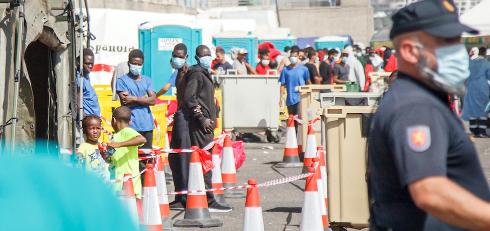Llegada de inmigrantes al muelle de Arguinegu&iacute;n (archivo). ACFIPRESS