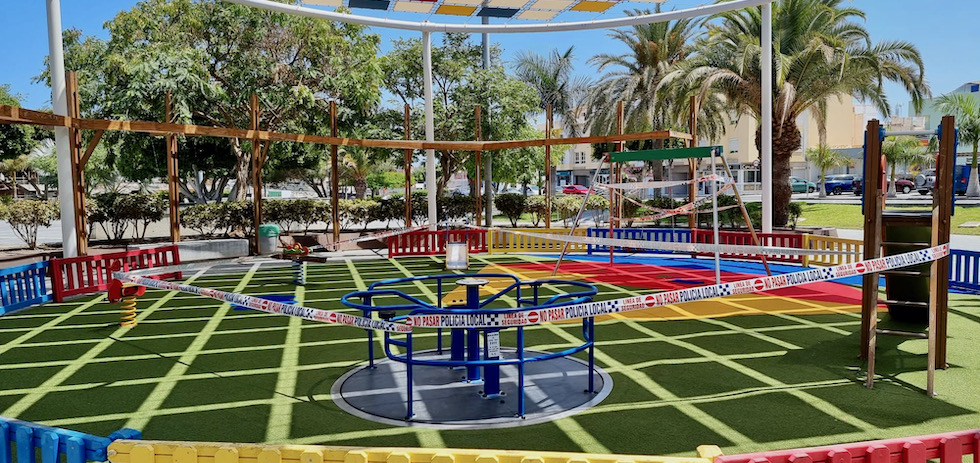 Clausura de parques infantiles.