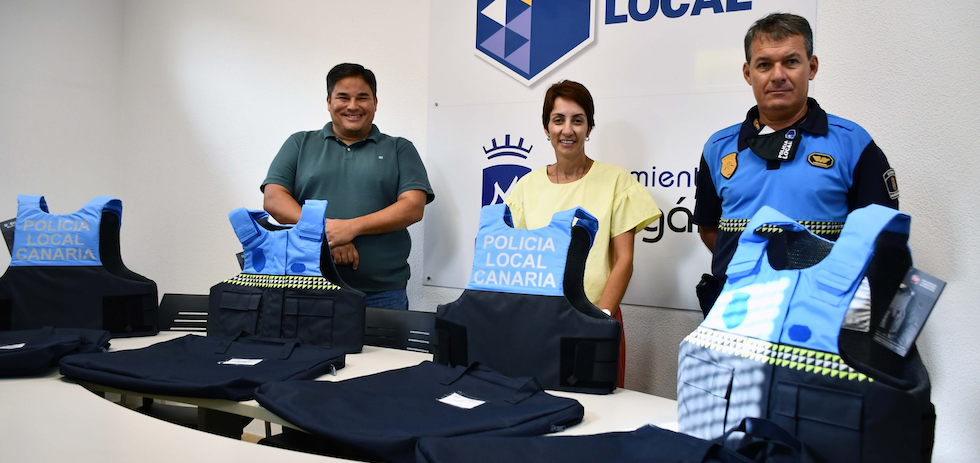 El primer teniente de alcalde, la alcaldesa y el jefe de la Polic&iacute;a Local