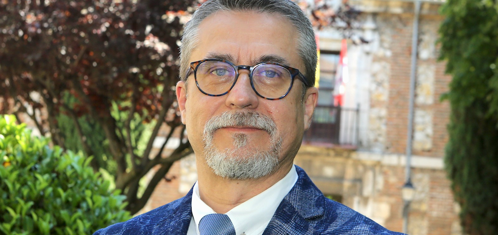 Alfredo Corell, inmunólogo, catedrático de universidad y divulgador científico español