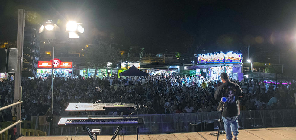 Kike Pérez en las Fiestas del Carmen de playa de Mogán