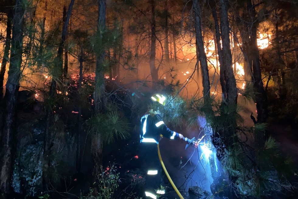Bombero en el incendio de La Palma. 1-1-2 Canarias