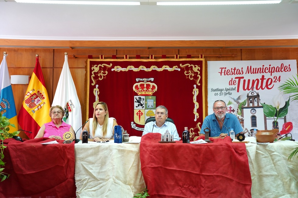 Espedita Sánchez Pérez, Yilenia Vega, Marco Aurelio Pérez, y Juan Carlos Hernández. Imagen: Digital Faro Canarias