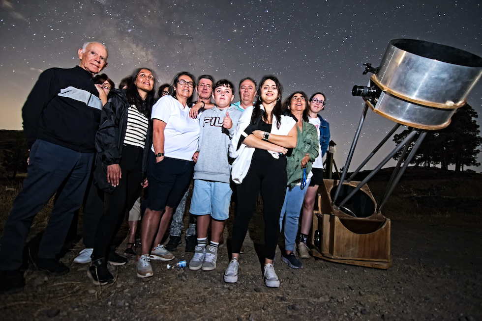 Participantes en la jornada de observación astronómica nocturna
