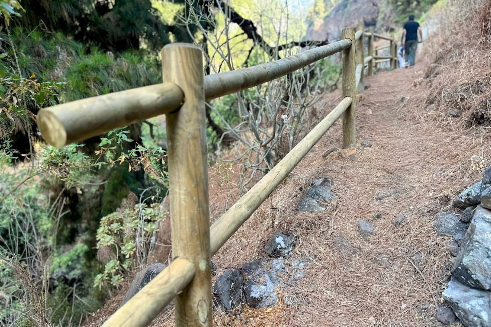 Trabajos de limpieza en el sendero