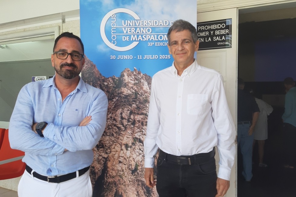 Javier Valentín, coordinador del curso,  y Carmelo León