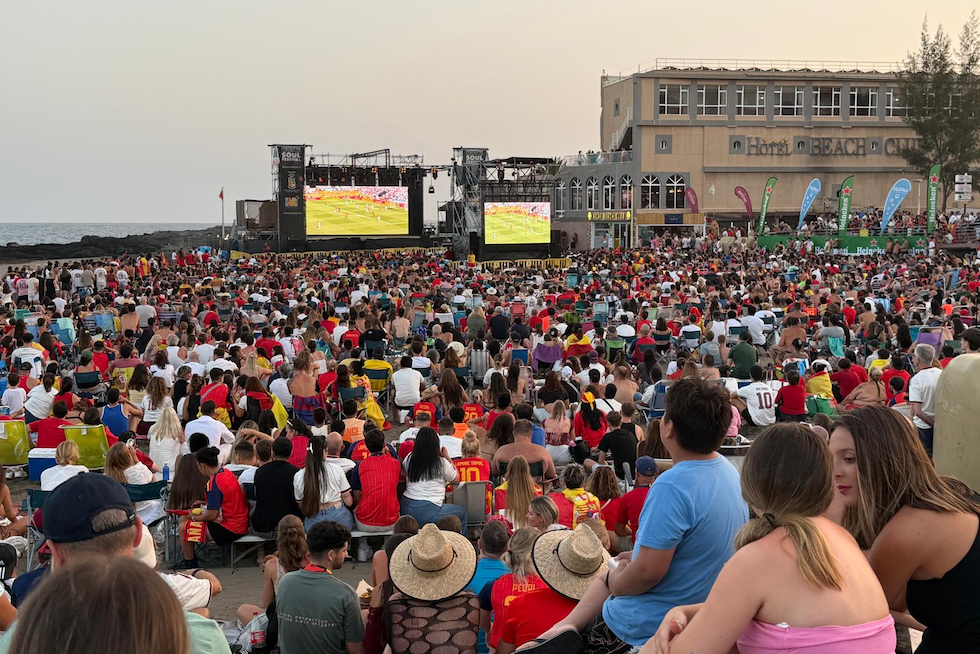 San Agustín reúne a cientos de aficionados para seguir la victoria de España en la final del Mundial