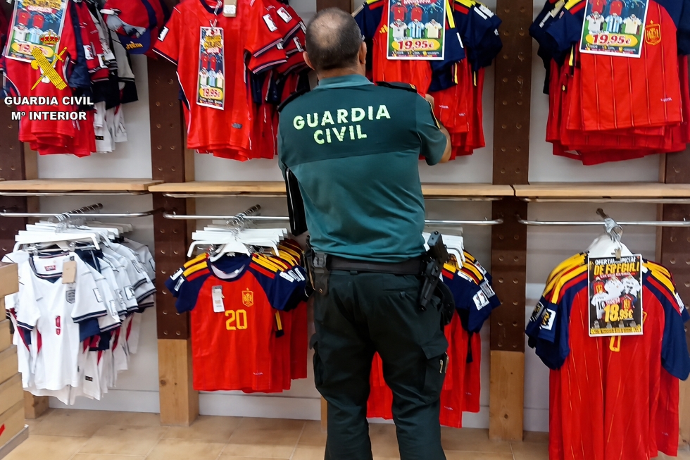 Equipaciones deportivas falsificadas