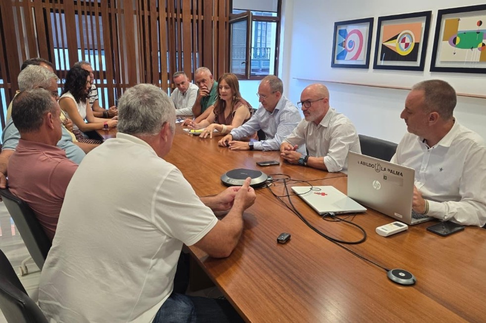 Gobierno canario y Cabildo de La Palma elevan la presión al Estado para desbloquear 100 millones de la reconstrucción