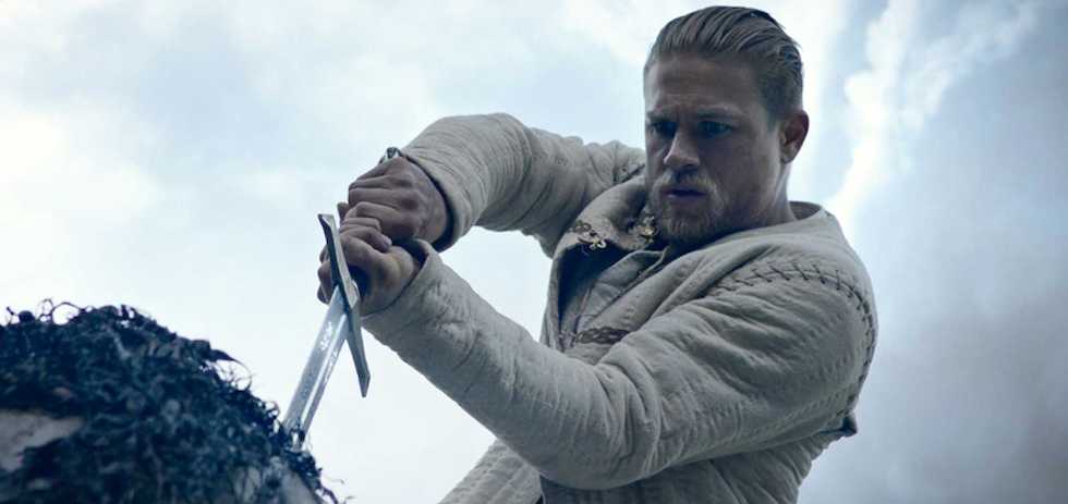 Rey Arturo, una épica cinta de Guy Ritchie.