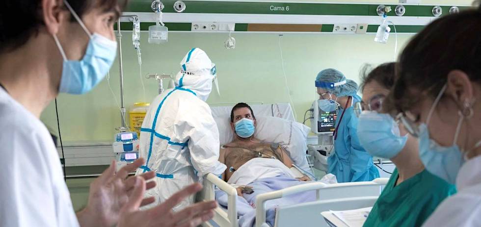 J&oacute;venes en UCI por Covid 19. EFE