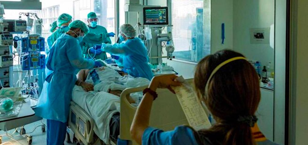 Alta ocupaci&oacute;n de camas por la covid 19. EFE