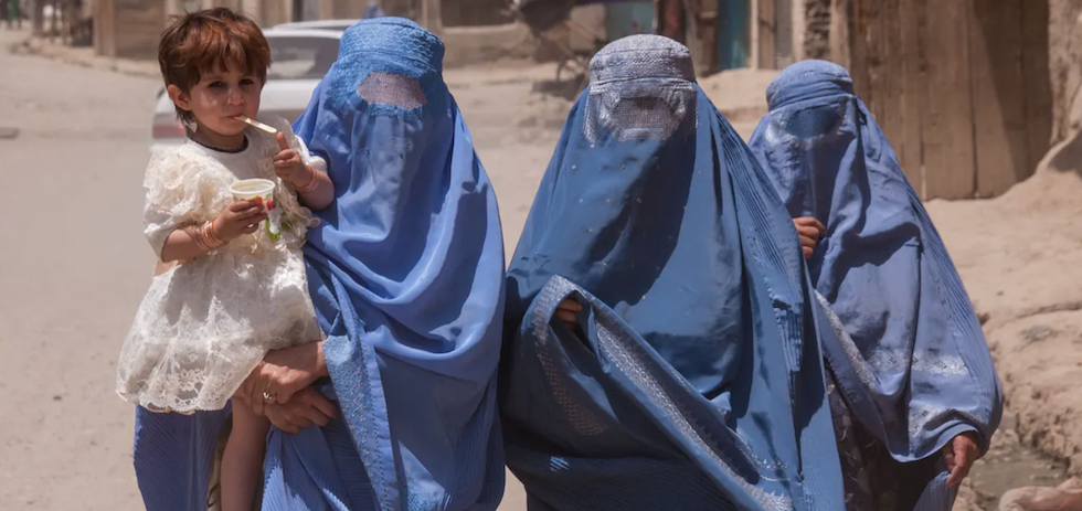 Grupo de mujeres en Kabul, Afganist&aacute;n. timsimages.uk/Shutterstock