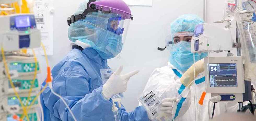 Sanitarios, planta covid 19. (archivo/EFE)