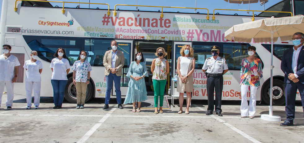 La ministra de Sanidad, Carolina Darias, realiza una visita a la vacuguaguae en El Tablero| ACFI PRESS