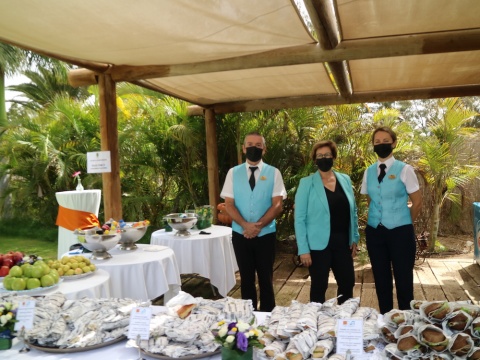 Hoyo 9, equipo Seaside Palm Beach con la directora