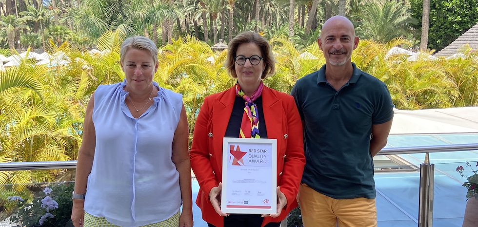 En la terraza del Seaside Palm Beach: Anke Kremmling (Destination Manager de DerTouristik), Nicole Schaffers (Directora Seaside Palm Beach*****, Mario Kosic (Contracting Manager DerTouristik)