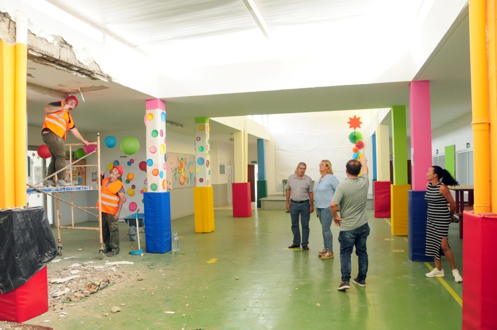 El alcalde Marco Aurelio Pérez inspecciona las obras de los centros educativos