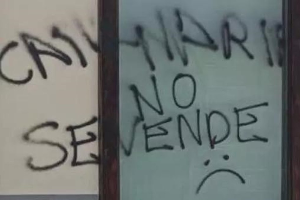 Pintada en la fachada del presidente de Canarias, Fernando Clavijo