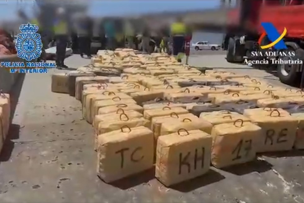 Interceptación de 6.044 Kg de Hachís por la Policía Nacional y el Servicio de Vigilancia Aduanera de la Agencia Tributaria
