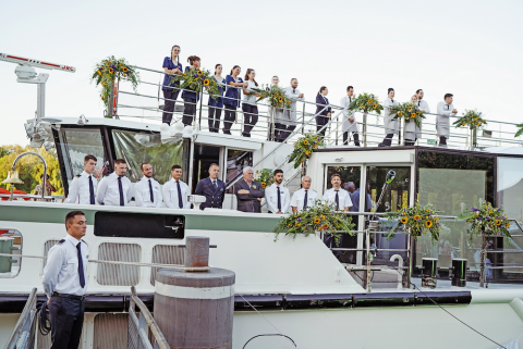 Tripulaci&oacute;n y Staff en el bautizo Ravel