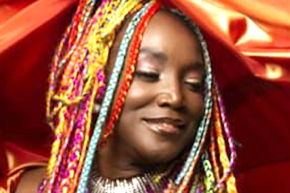 La cantante cubana, Lucrecia.