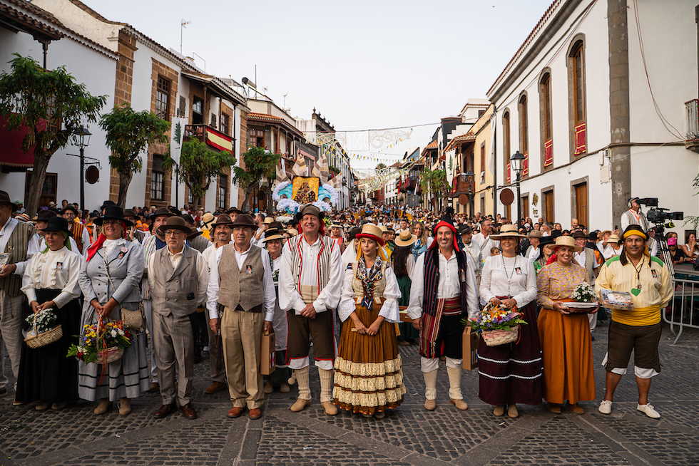 Las autoridades locales durante la Romer&iacute;a del Pino (imagen de archivo).