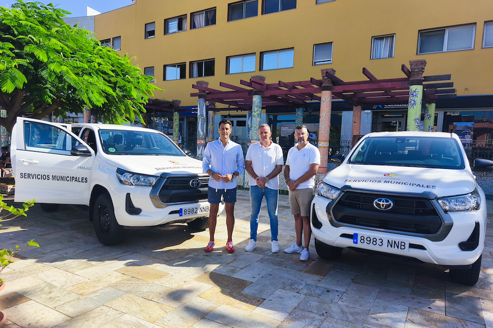 Tazacorte renueva su parque móvil con dos nuevas camionetas para los servicios municipales