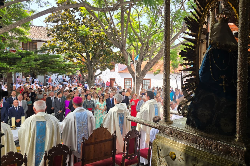 Sergio Rodríguez centra la ofrenda a la Virgen de Las Nieves en la solidaridad con Venezuela y la recuperación de La Palma