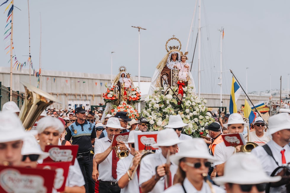 La Virgen del Carmen de Playa de Mogán vuelve a reunir por mar a los barrios marineros