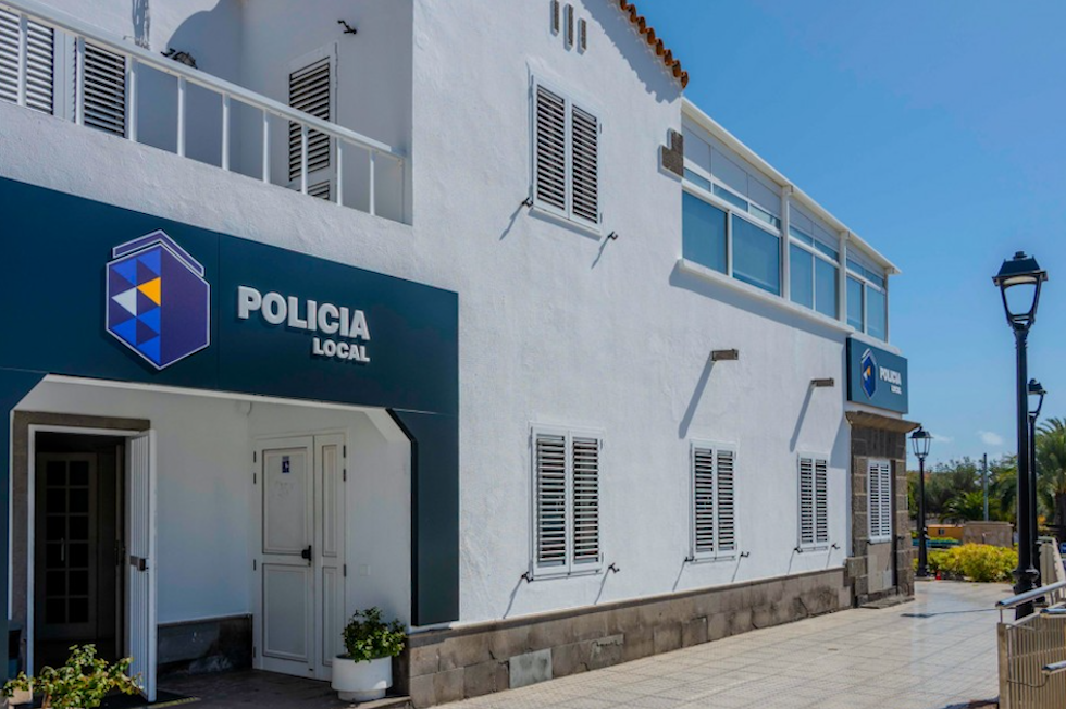 Fachada de la Polic&iacute;a Local de Mog&aacute;n