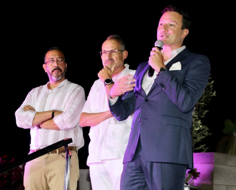 WHITE PARTY MEETING POING HOTELS