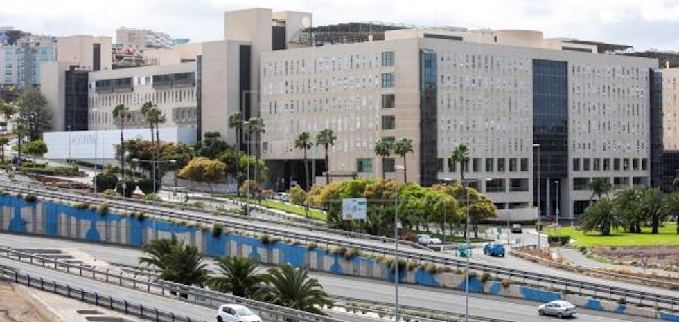 Foto de archivo del Hospital Universitario de Gran Canaria Doctor Negr&iacute;n, en Las Palmas de Gran Canaria. EFE/Quique Curbelo