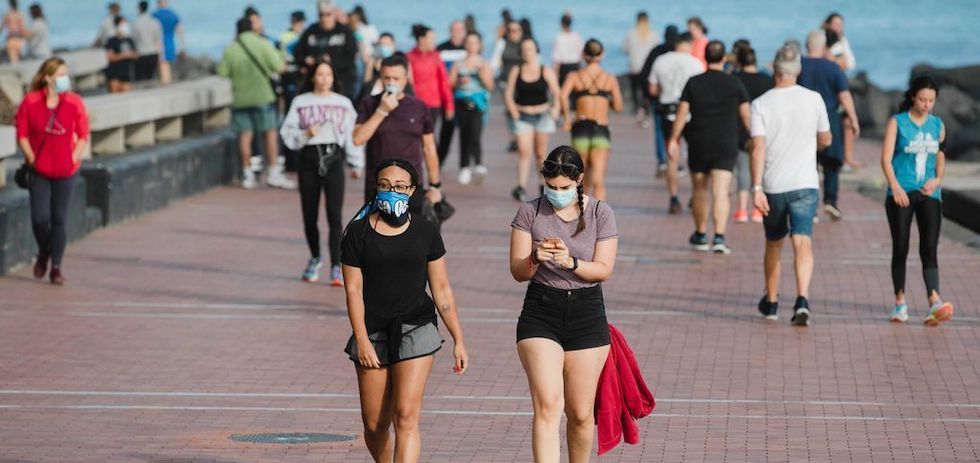 Uso de mascarillas en espacios abiertos.