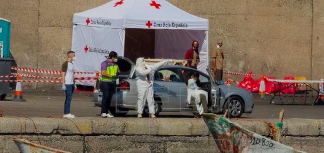 Salvamento rescata a una patera