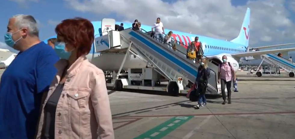 Hasta tener los resultados, el viajero queda en cuarentena domiciliaria