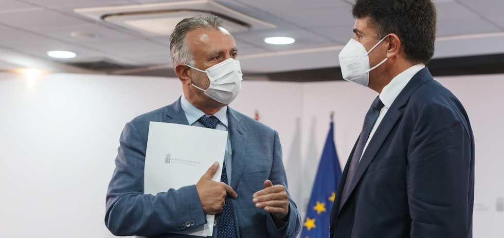 El presidente del Gobierno de Canarias, &Aacute;ngel V&iacute;ctor Torres con el presidente del TSJC, Juan Luis Lorenoz Bragado