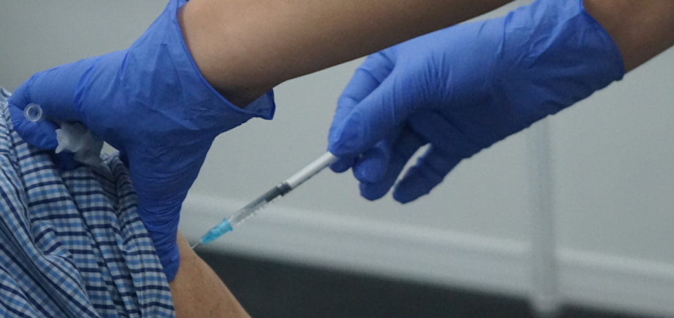 Tercera dosis. ACFI PRESS