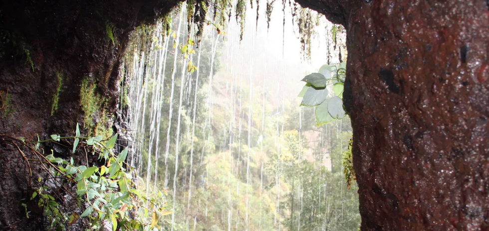 En La Palma, el agua circula a trav&eacute;s de los materiales volc&aacute;nicos. Francisco Javier Toledo Ravelo, CC BY-SA