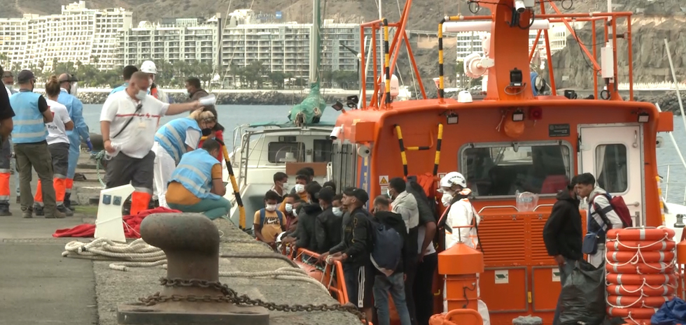 Llegada de una patera al muelle de Arguineguin | ACFI PRESS