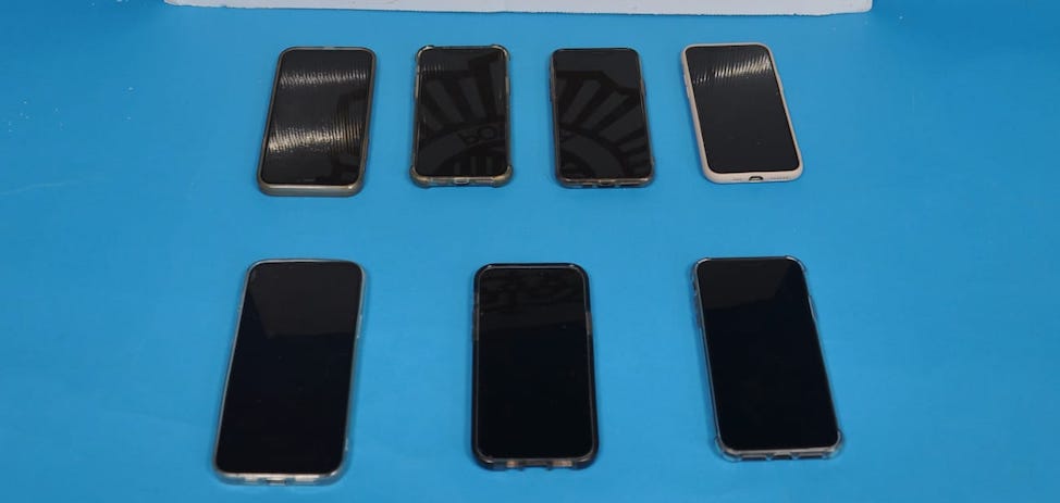 Teléfonos móviles recuperados.