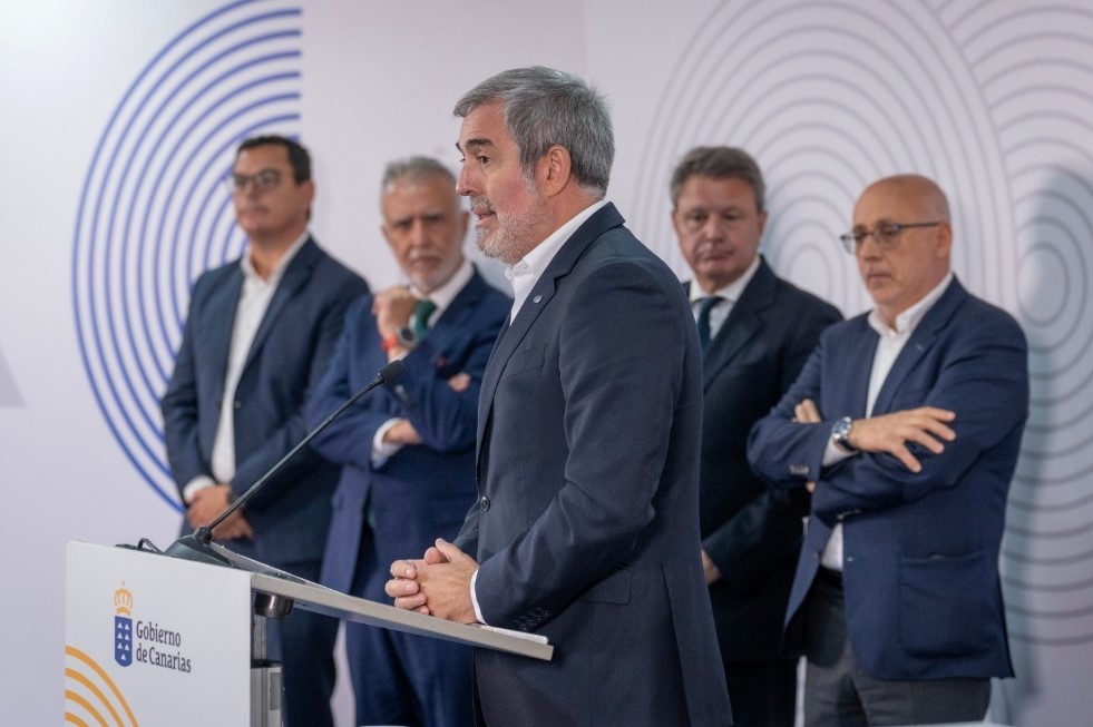 Firma del protocolo para el desarrollo del tren de Gran Canaria
