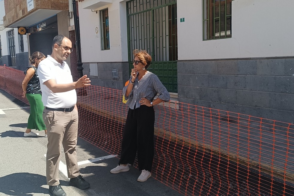 Onalia Bueno y Ernesto Hernández Visitando el comienzo de las obras