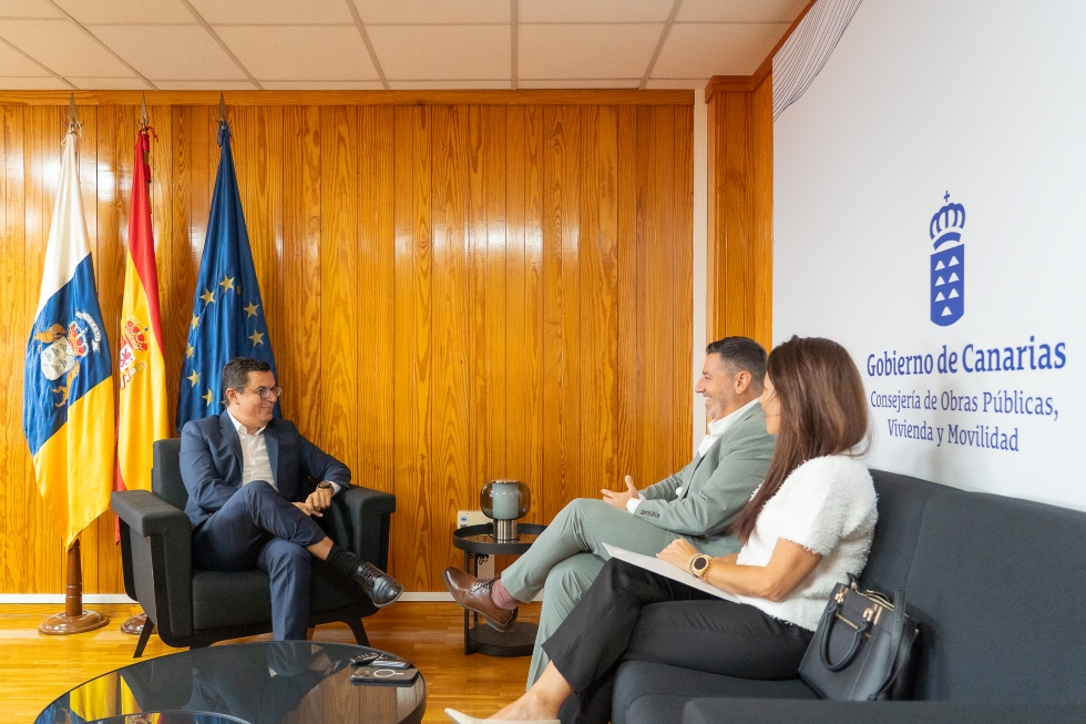 Reunión entre Lucía Jiménez, Alejandro Marichal y Pablo Rodríguez en materia de vivienda